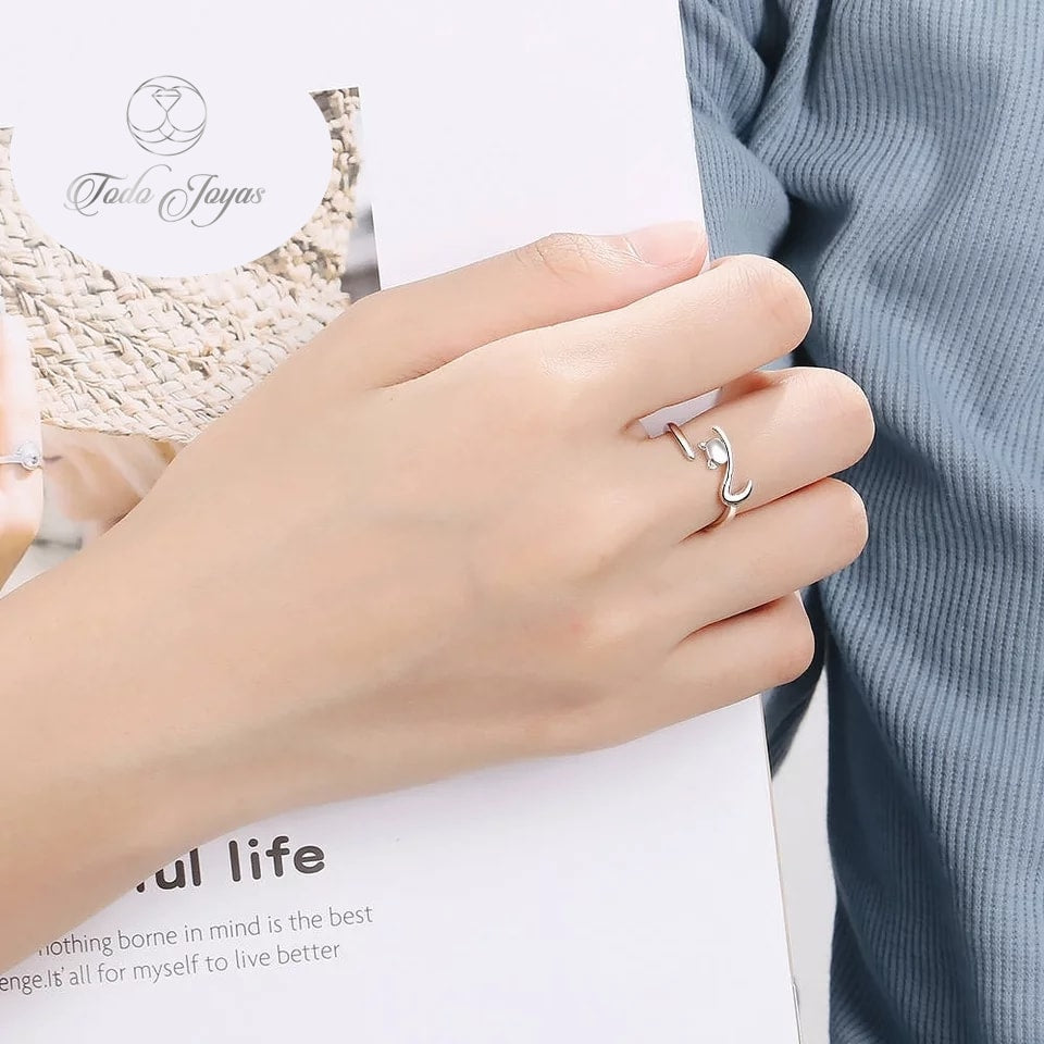Anillo ajustable con forma de gato plateado | Con cajita